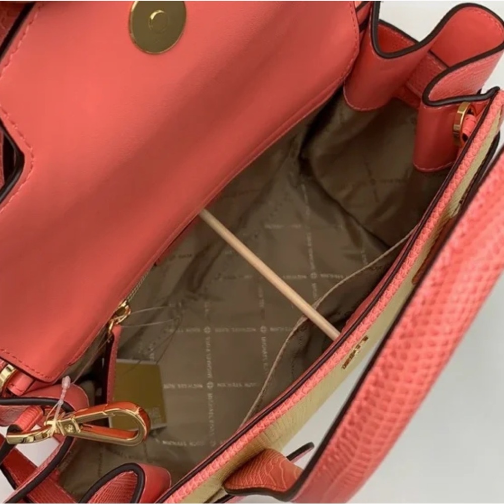 ⚠️HOLIDAY SALE ⚠️ MICHAEL KORS CARMEN MEDIUM FLAP SATCHEL GRAPEFRUIT
NWT - Picture 11 of 14